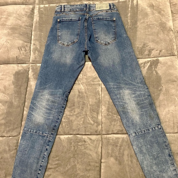 Zara Distressed Cropped Jeans - Picture 3 of 9